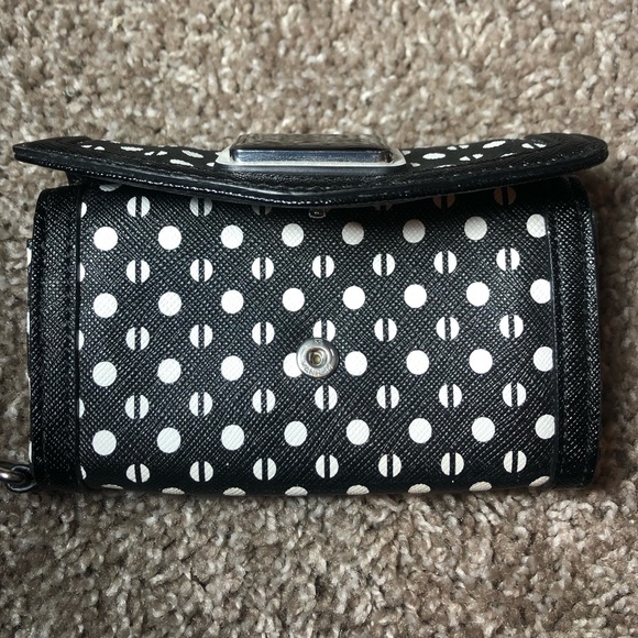 Small GUESS Pocket Trifold Wallet - Picture 2 of 9